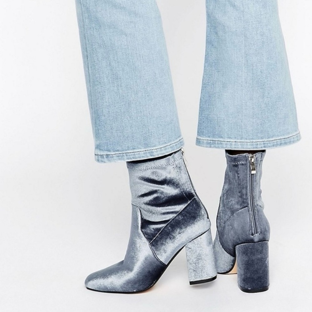 New Gray Silver Grey Velvet Boots Heeled WHIMSIGOTH chunky Boots size 9.5